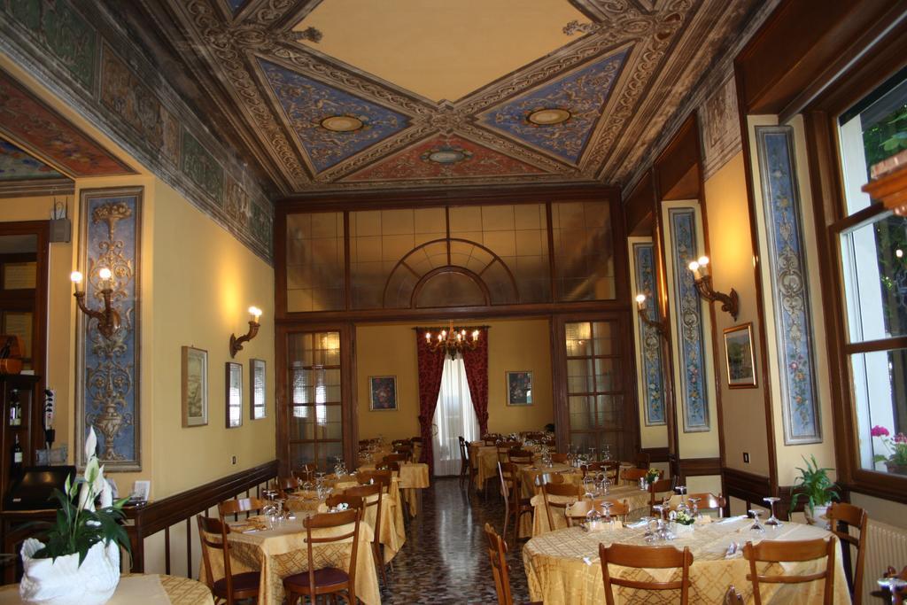 Hotel Vapore Торно Екстериор снимка