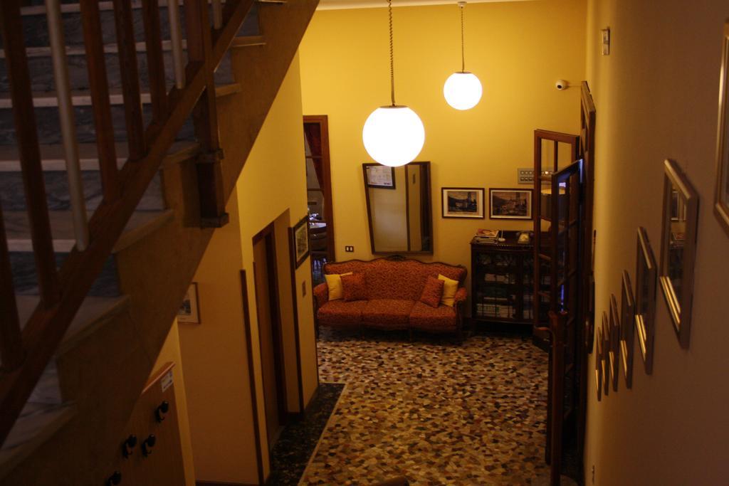 Hotel Vapore Торно Екстериор снимка