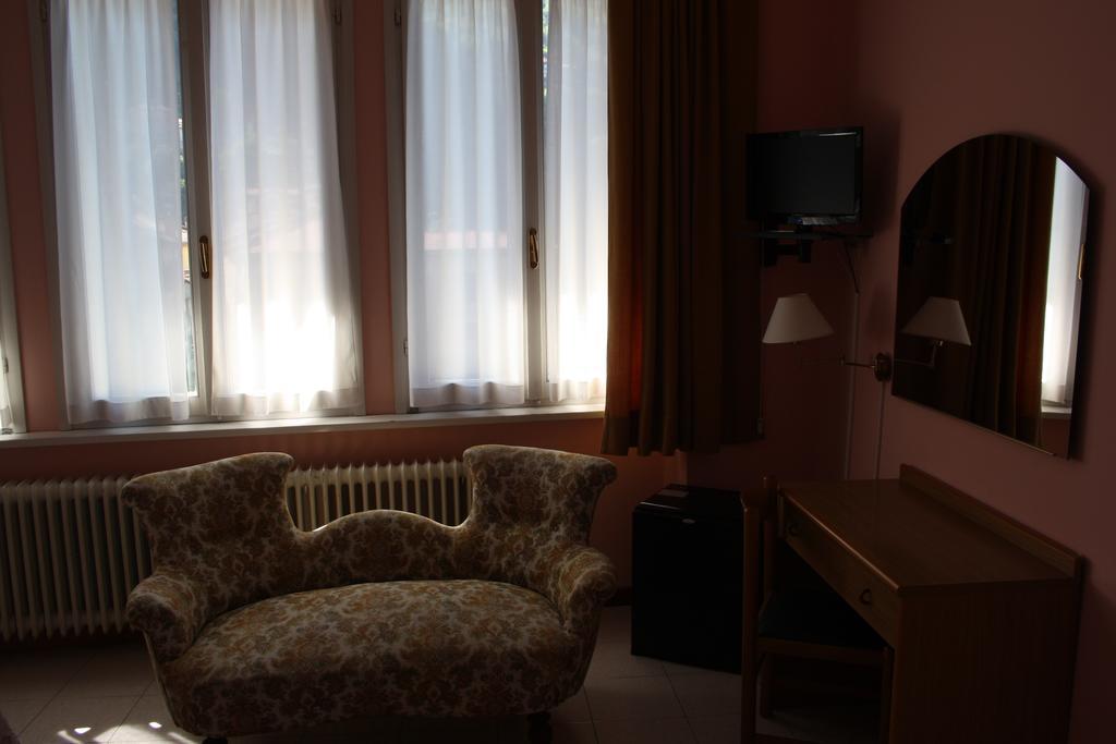 Hotel Vapore Торно Екстериор снимка