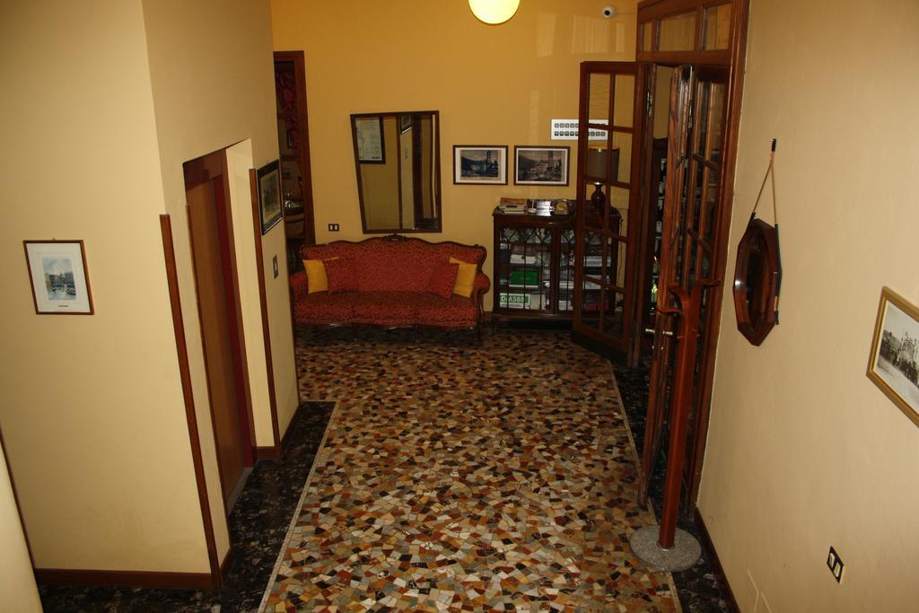 Hotel Vapore Торно Екстериор снимка