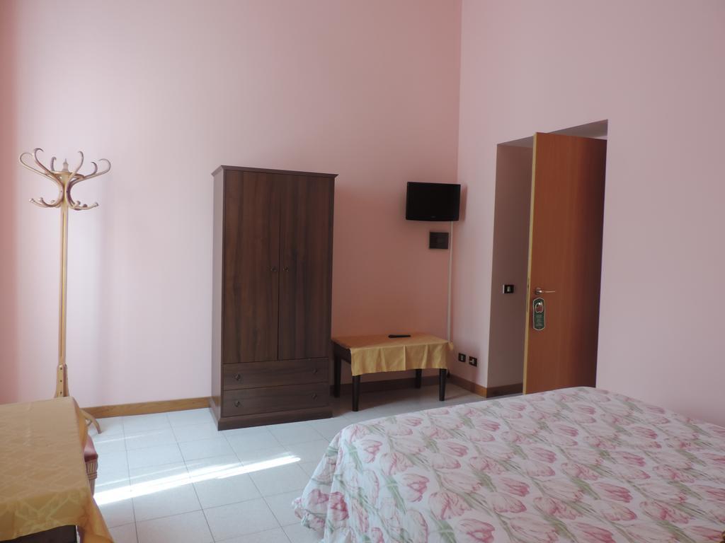Hotel Vapore Торно Екстериор снимка