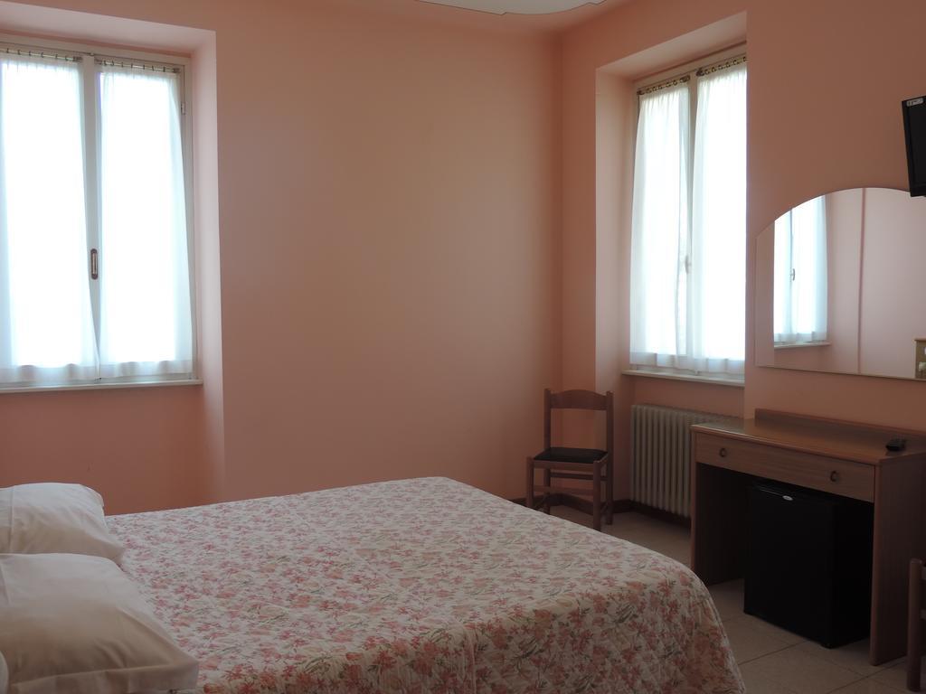 Hotel Vapore Торно Екстериор снимка