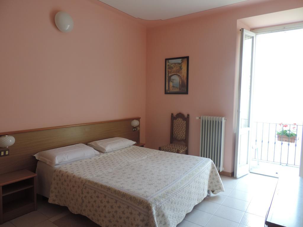 Hotel Vapore Торно Екстериор снимка